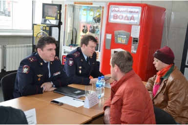 Акция &quotЧас пассажира&quot прошла на железнодорожном вокзале в Хабаровске  Пресс-служба УТ МВД России по ДФО